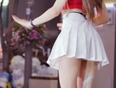 小姐姐腿伤得很严重了,小姐姐坚强面对挑战