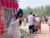 泰国小姐姐回老家玩游戏,传承民族文化魅力
